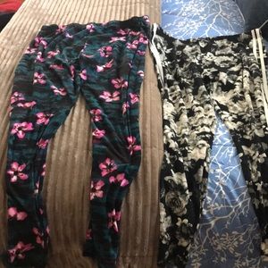 2 pairs of leggings